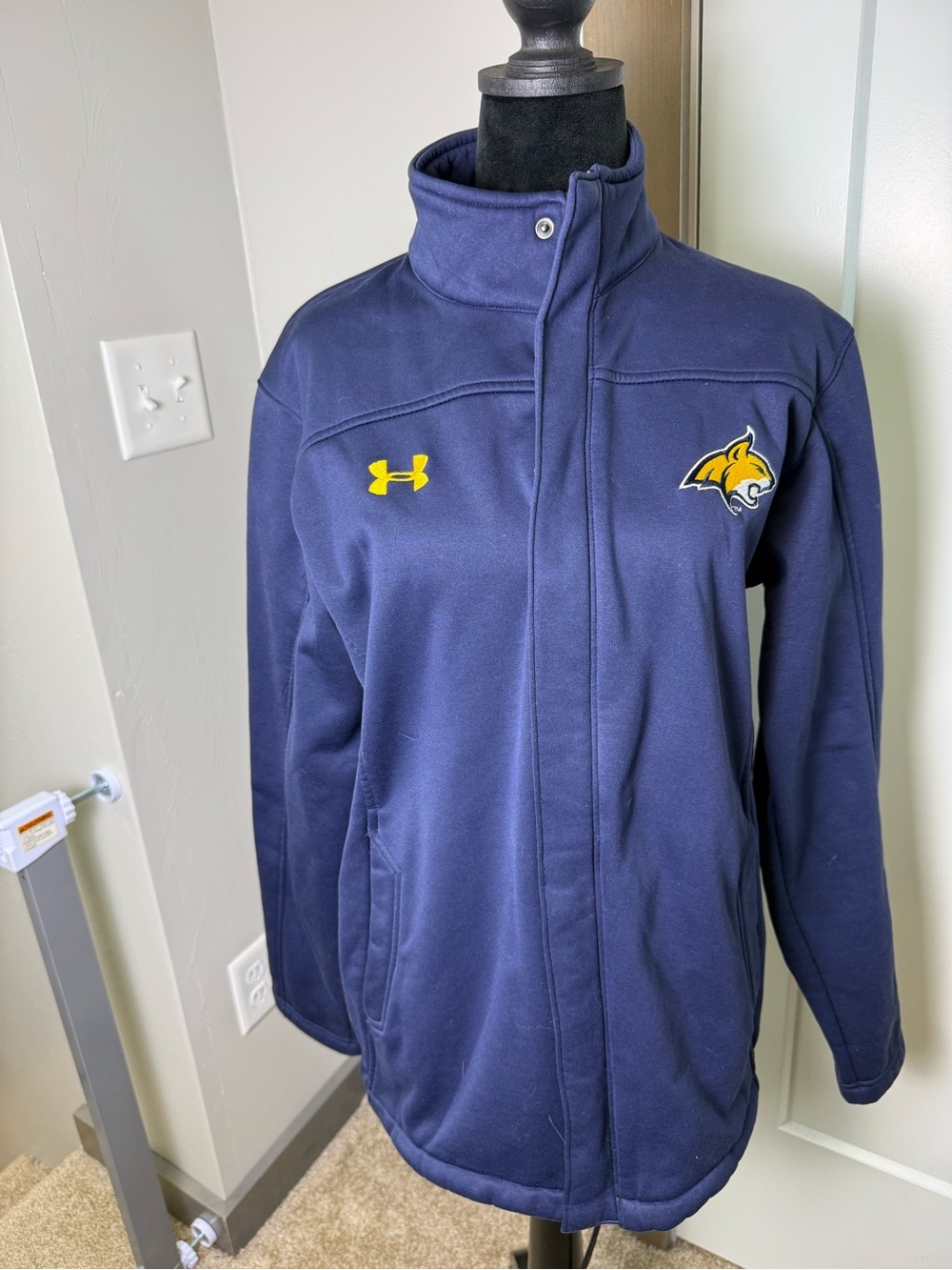 Under Armour Montana State Bobcats Embroidered Loose Fit Full Zip Jacket Wmns M